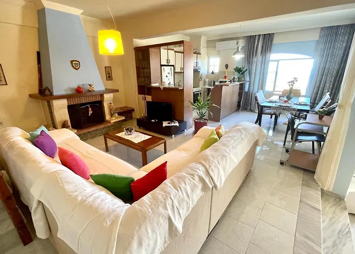 Roumatsali Home - Hidden 2Br Historical Gem